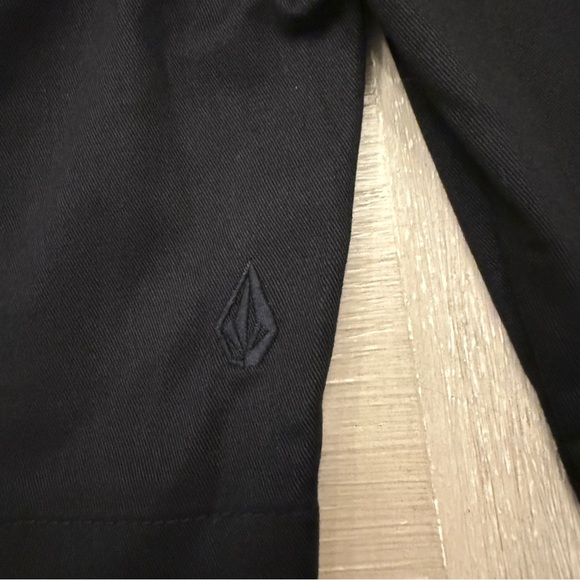 Volcom Boys 28 or size 16 Black Shorts for school - Picture 8 of 10